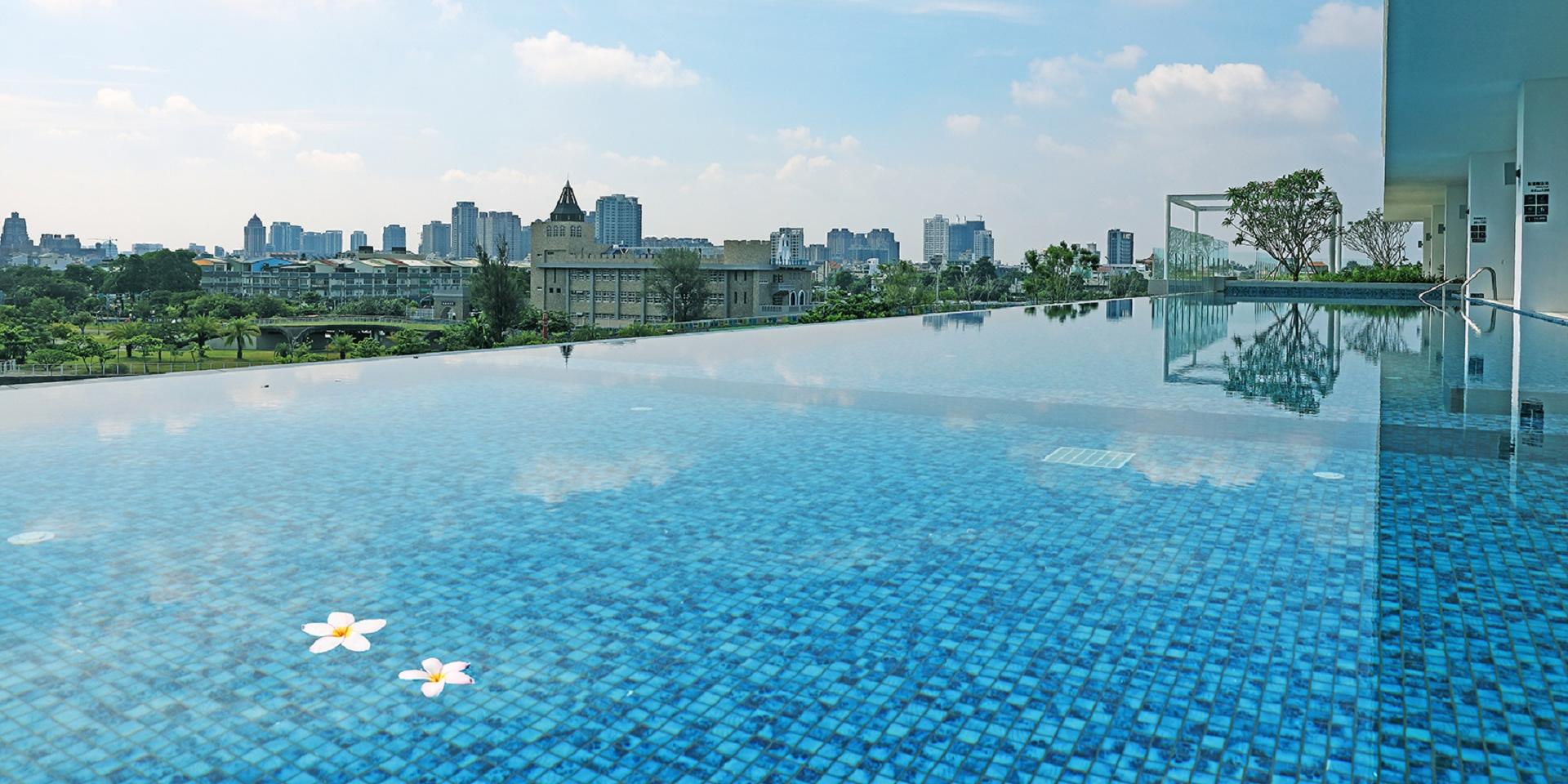 Infinity Pool